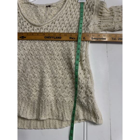 Free People Cream Crochet Knit Scoop Neck Wool Blend Oversized Sweater XS - Picture 5 of 6